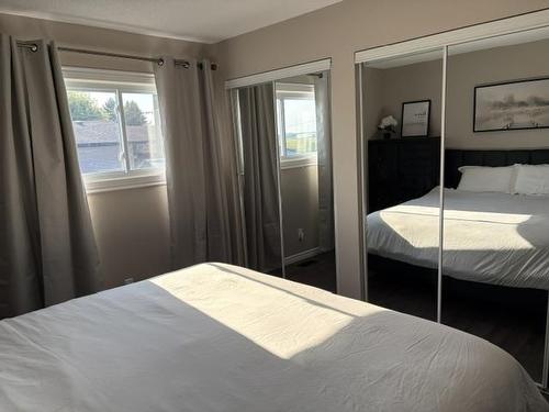 3241 Willard Avenue, Thunder Bay, ON - Indoor Photo Showing Bedroom