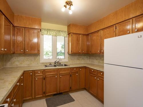 40 Lawrence Ave, Thunder Bay, ON - Indoor Photo Showing Kitchen With Double Sink