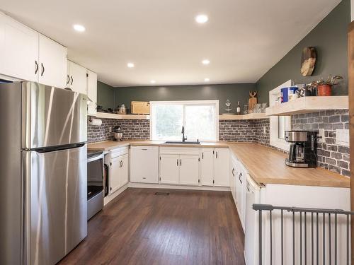 20 Union School Road S, Neebing, ON - Indoor Photo Showing Kitchen