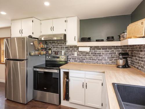 20 Union School Road S, Neebing, ON - Indoor Photo Showing Kitchen With Upgraded Kitchen