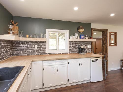 20 Union School Road S, Neebing, ON - Indoor Photo Showing Kitchen
