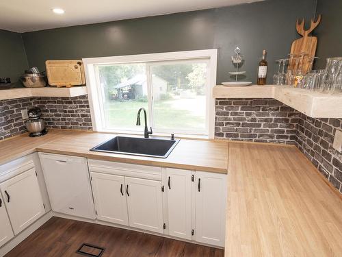 20 Union School Road S, Neebing, ON - Indoor Photo Showing Kitchen