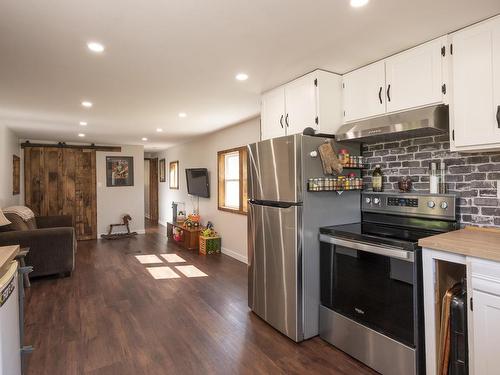 20 Union School Road S, Neebing, ON - Indoor Photo Showing Kitchen