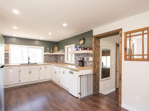 20 Union School Road S, Neebing, ON - Indoor Photo Showing Kitchen
