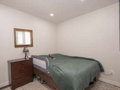 20 Union School Road S, Neebing, ON - Indoor Photo Showing Bedroom