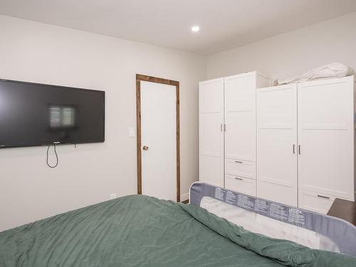 20 Union School Road S, Neebing, ON - Indoor Photo Showing Bedroom
