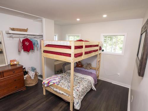 20 Union School Road S, Neebing, ON - Indoor Photo Showing Bedroom