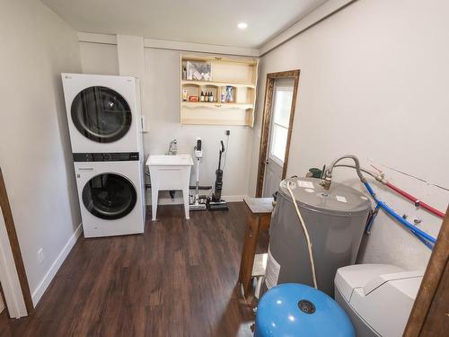 20 Union School Road S, Neebing, ON - Indoor Photo Showing Laundry Room