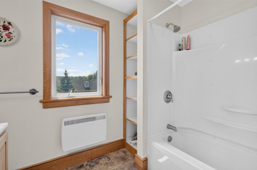 Salle de bains - 128 Route 138A, Godmanchester, QC 
