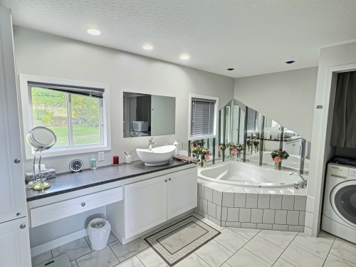 Salle de bains - 4564 Ch. Du Lac-Bellecombe, Rouyn-Noranda, QC - Indoor Photo Showing Laundry Room