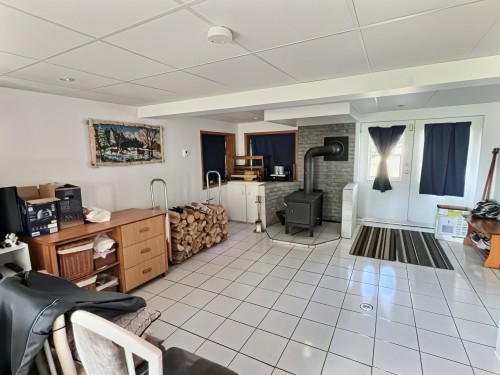 Salle familiale - 4564 Ch. Du Lac-Bellecombe, Rouyn-Noranda, QC - Indoor