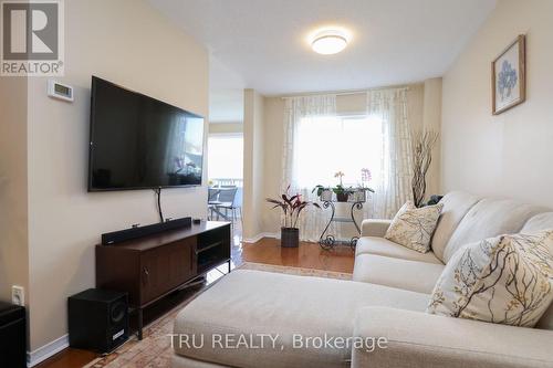 186 Daventry Crescent, Ottawa, ON - Indoor Photo Showing Living Room