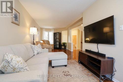 186 Daventry Crescent, Ottawa, ON - Indoor Photo Showing Living Room
