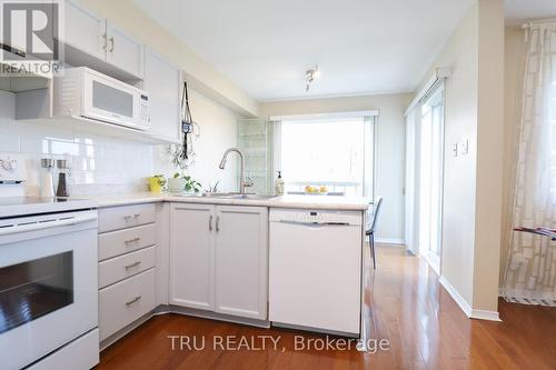 186 Daventry Crescent, Ottawa, ON - Indoor Photo Showing Kitchen With Double Sink