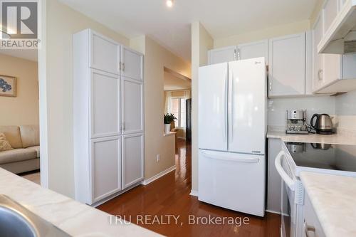 186 Daventry Crescent, Ottawa, ON - Indoor Photo Showing Kitchen