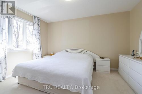 186 Daventry Crescent, Ottawa, ON - Indoor Photo Showing Bedroom