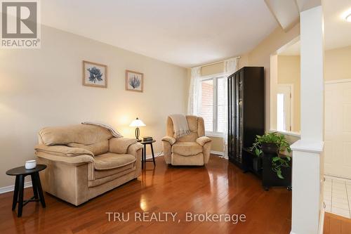186 Daventry Crescent, Ottawa, ON - Indoor Photo Showing Living Room