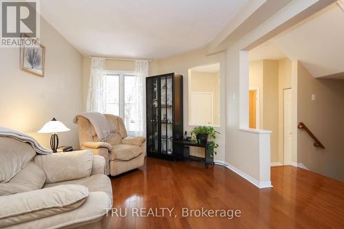186 Daventry Crescent, Ottawa, ON - Indoor Photo Showing Living Room