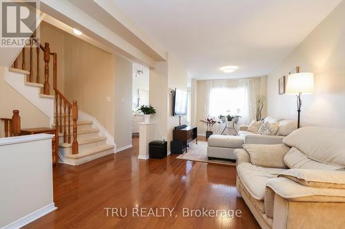 186 Daventry Crescent, Ottawa, ON - Indoor Photo Showing Living Room