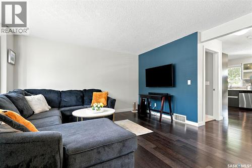 163 135 Ashworth Crescent, Saskatoon, SK - Indoor Photo Showing Living Room