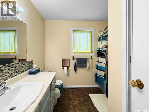 207 3Rd Avenue E, Scott, SK - Indoor Photo Showing Bathroom