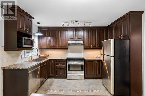 212 Provender Avenue, Ottawa, ON - Indoor Photo Showing Kitchen
