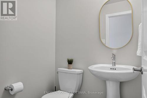 728 Haflinger Row, Ottawa, ON - Indoor Photo Showing Bathroom