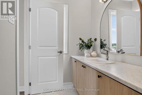 728 Haflinger Row, Ottawa, ON - Indoor Photo Showing Bathroom