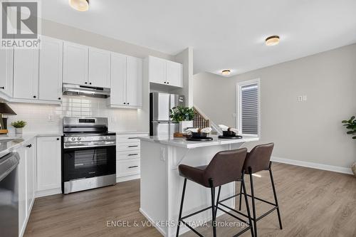728 Haflinger Row, Ottawa, ON - Indoor Photo Showing Kitchen