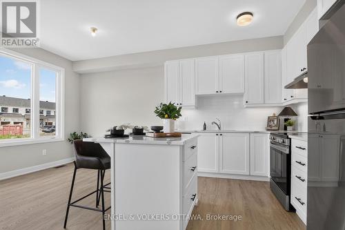 728 Haflinger Row, Ottawa, ON - Indoor Photo Showing Kitchen