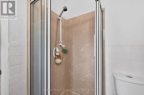 975 Cresthampton Lane, Mississauga, ON - Indoor Photo Showing Bathroom