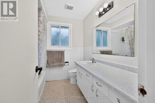 975 Cresthampton Lane, Mississauga, ON - Indoor Photo Showing Bathroom