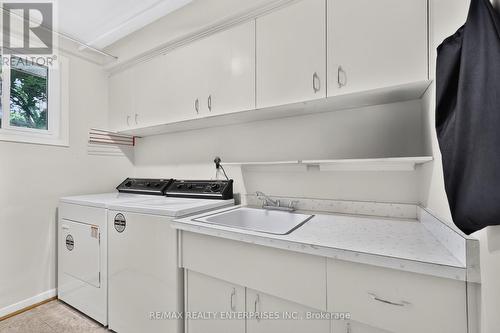 975 Cresthampton Lane, Mississauga, ON - Indoor Photo Showing Laundry Room