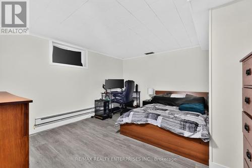 975 Cresthampton Lane, Mississauga, ON - Indoor Photo Showing Bedroom