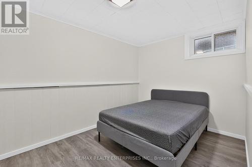 975 Cresthampton Lane, Mississauga, ON - Indoor Photo Showing Bedroom