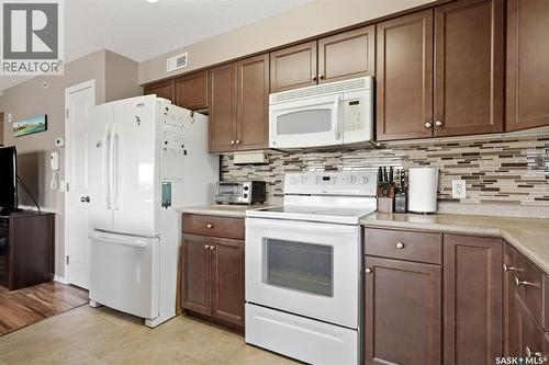 303 6709 Rochdale Boulevard, Regina, SK - Indoor Photo Showing Kitchen