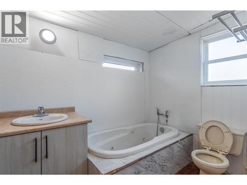 3422 Broadview Road, West Kelowna, BC - Indoor Photo Showing Bathroom