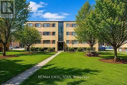 4 - 799 ROBINSON STREET Burlington, ON L7R 2L4