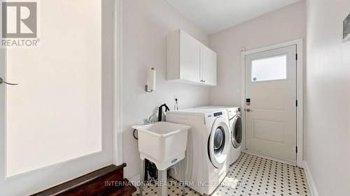 3180 Pebblewood Road, Mississauga, ON - Indoor Photo Showing Laundry Room