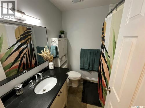 10 Mackenzie Crescent, Regina, SK - Indoor Photo Showing Bathroom