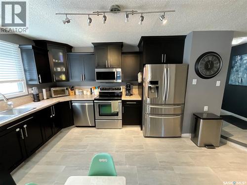 10 Mackenzie Crescent, Regina, SK - Indoor Photo Showing Kitchen With Upgraded Kitchen