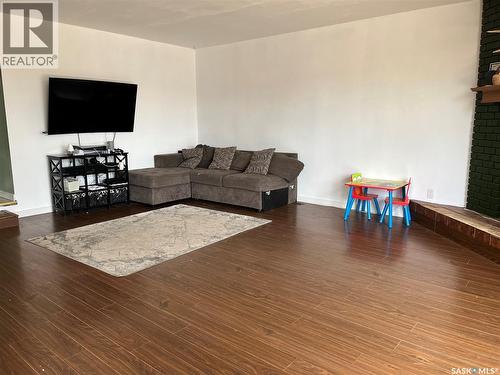1145 9Th Avenue Sw, Moose Jaw, SK - Indoor Photo Showing Living Room