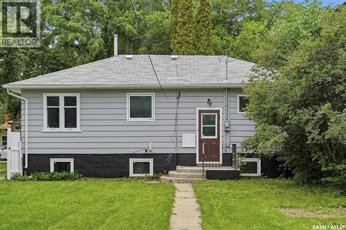 1318 B Avenue N, Saskatoon, SK - Outdoor