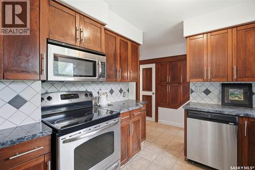 1318 B Avenue N, Saskatoon, SK - Indoor Photo Showing Kitchen