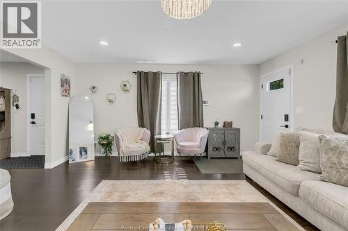 1444 Norman, Windsor, ON - Indoor Photo Showing Living Room