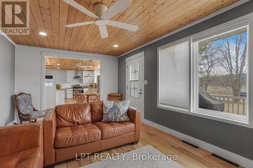 4280 Highway 34 Highway, Champlain, ON - Indoor Photo Showing Living Room