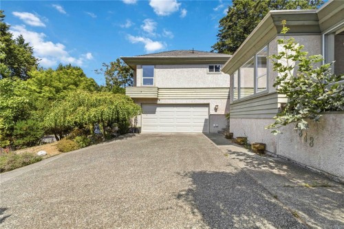 4343 Emily Carr Dr, Saanich, BC 