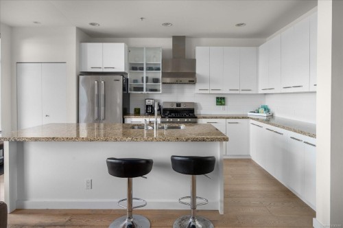 #Th10-38 Front St, Nanaimo, BC 