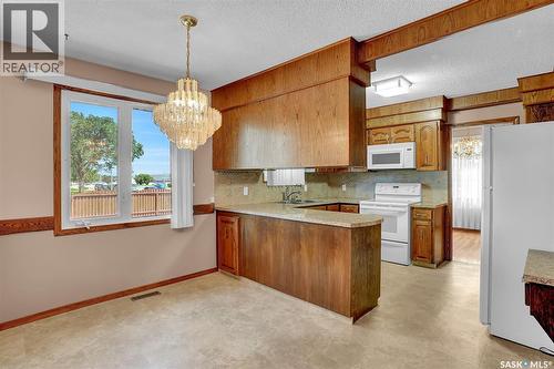 4 Groome Avenue, Regina, SK - Indoor Photo Showing Kitchen