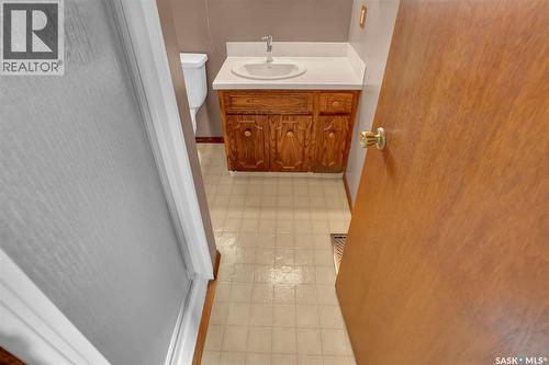 4 Groome Avenue, Regina, SK - Indoor